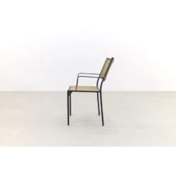 VDG Laura Stapelbare Tuinstoel - Black Steel/natural Wicker -Tuinmeubelwinkel 1000066865 0103